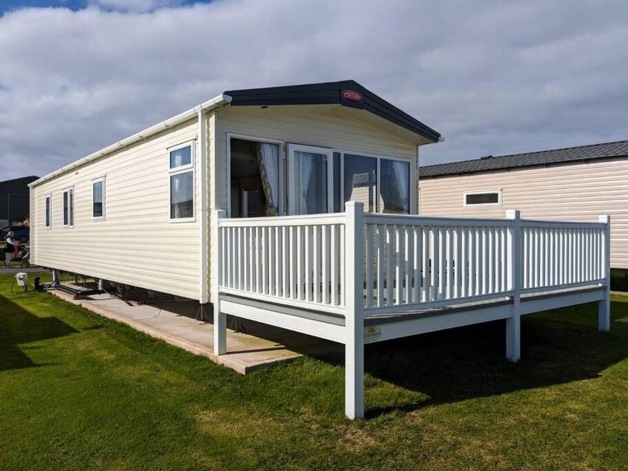 Beautiful Pet Friendly Southerness Caravan With Sea View & Decking Area Mainsriddle Exterior foto
